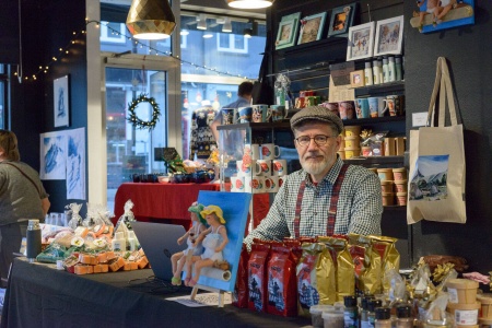 Tom Godtland åpnet Julehuset 5. desember klokken 12.00. Foto: Kurt Helge Røsand / KSU.NO