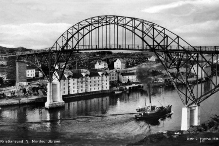 Nordsundbrua i 1937. Postkortbilde fra Georg Sverdrup.