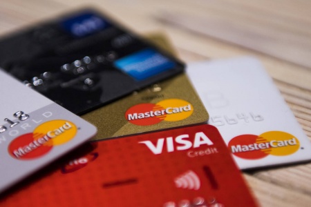Rekordhøy bruk av kredittkort er årsaken til at forbruksgjelden ikke vært så høy som den er nå, siden 2020, mener Egil Årrestad i Gjeldsregisteret. Illustrasjonsfoto: Jon Olav Nesvold / NTB