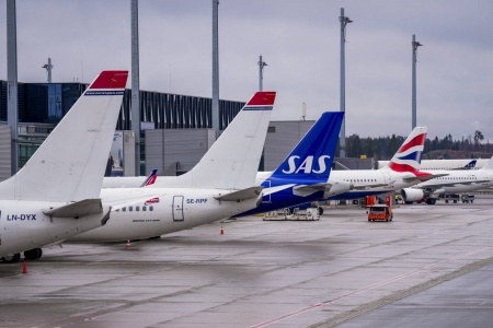 Dersom partene i flyoverenskomsten ikke blir enige innen midnatt, blir det streik fra mandag. Oslo lufthavn og Flesland blir i så fall rammet av en streik. Foto: Fredrik Varfjell / NTB