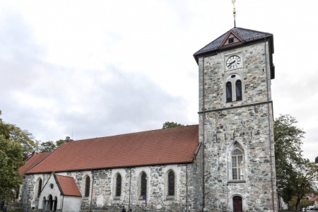 Vår Frue kirke i Trondheim ble bygd i middelalderen. Regjeringen bevilger penger i revidert budsjett til bevaring av gamle kirkebygg som denne. Foto: Gorm Kallestad / NTB