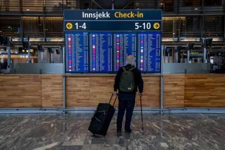 Dersom det blir brudd i meklingen mellom NHO Luftfart og Fellesforbundet i Flyoverenskomsten, vil flyplassene i Oslo og Bergen bli rammet av streik fra mandag. Foto: Fredrik Varfjell / NTB
