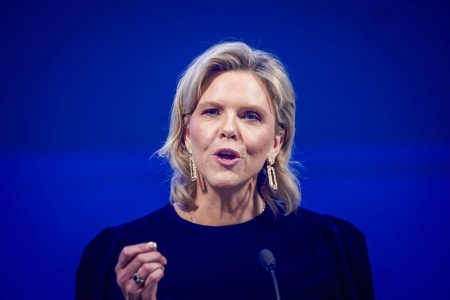 Frp-leder Sylvi Listhaug mener Norge ikke kan fortsette med utgiftseksplosjonen uten at det vil gå ut over velferdsmodellen. Foto: Lise Åserud / NTB
