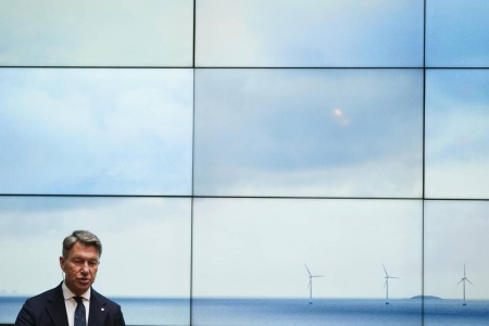Olje og energiminister Terje Aasland (Ap) har sett fram til en god auksjon mellom selskapene. Foto: Terje Pedersen / NTB