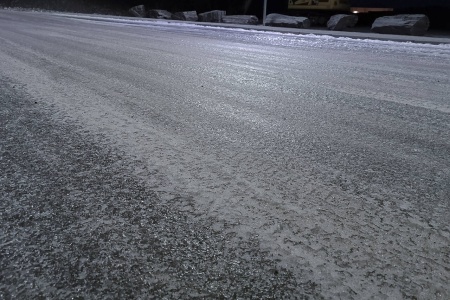 Etter en periode med snø og kaldt vær blir det væromslag. Det betyr at det i mange deler av landet også blir vanskelige kjøreforhold. Foto: Kurt Helge Røsand / KSU.NO