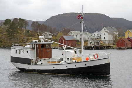 I 2019 ble den tidligere lokalrutebåten «Møst II» (bildet) hentet hjem til Møstavågen av Oris Lilleviks barnebarn, Terje Lillevik Skundberg. Foto: Terje Holm