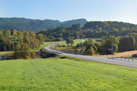 Her skal det bygges ny gang- og sykkelvei. Foto: Møre og Romsdal fylkeskommune