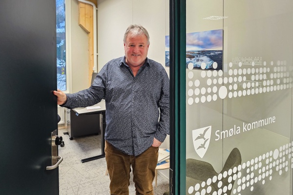 Einar Wikan, næringsrådgiver i Smøla kommune, med åpen dør på Smøla kommunes kontor i Campus Kristiansund. Foto: Steinar Melby, KSU.NO