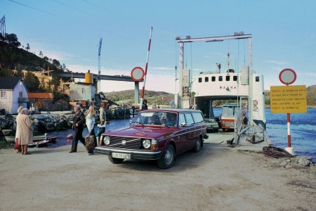 B/F «Raana» (14 biler) ved Gullstein ferjekai i 1977-78. (Foto: John Kuløy)