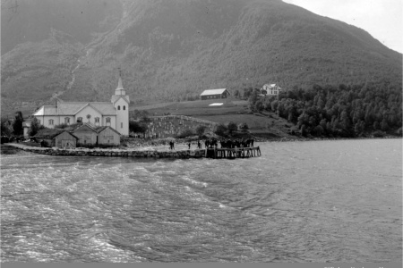 Øre Kirke, Gjemnes. Fra Nordmøre Museums fotosamlinger