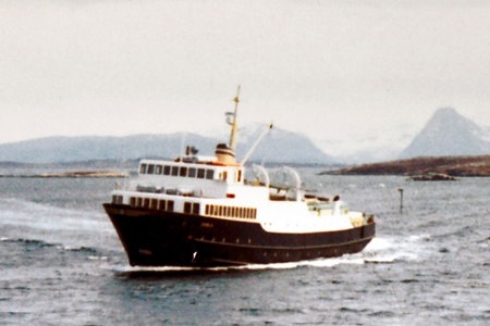 Gamle «Smøla» i rute inn mot Straumen på 1960-tallet. Foto: Eilif Eines