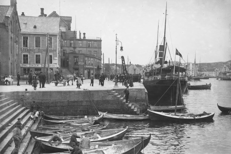 Fisktrappa og Vågekaia - tidlig på 1900-tallet. Foto: Narve Skarpmoen.