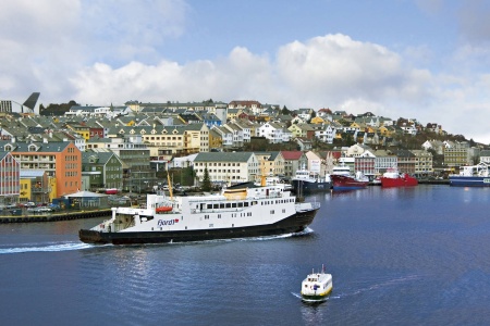 «Veøy» og «Rapp» pynter opp på havna i Kristiansund i desember 2007. Foto: Terje Holm