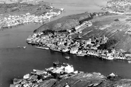 Flyfoto over Kristiansund. Fra Nordmøre Museums fotosamlinger.