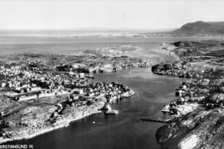 Flyfoto av Kristiansund før 1936. Fra Nordmøre Museums fotosamlinger.